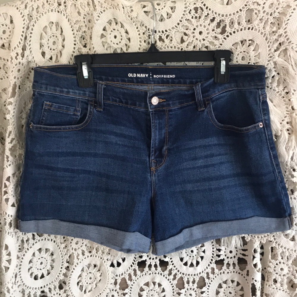 Old Navy boyfriend short with cuff